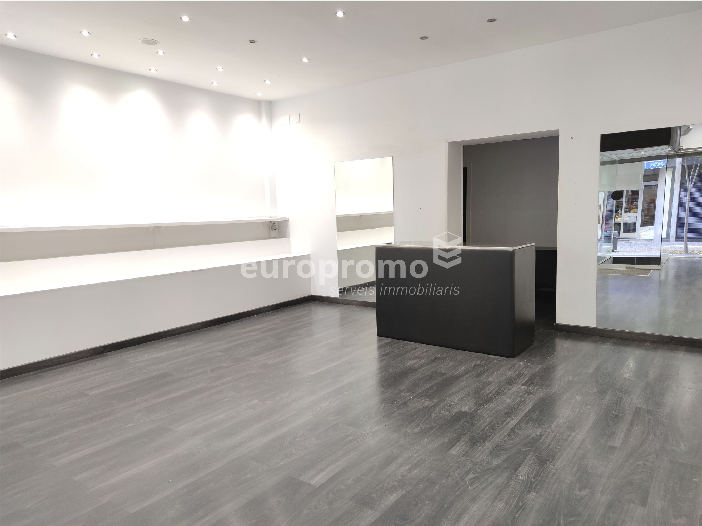 Local comercial de 116 m2 a la zona de l'Eixample!